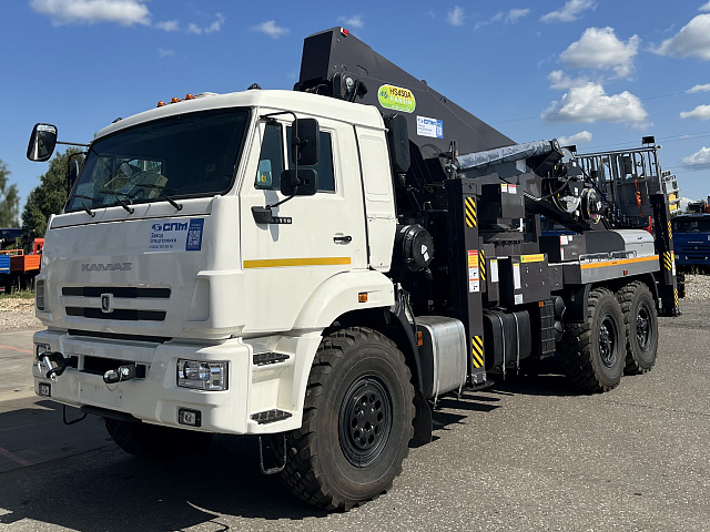 Готов к работе мощный автогидроподъемник!