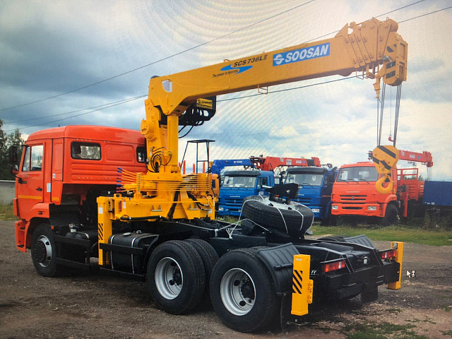 Седельный тягач с КМУ